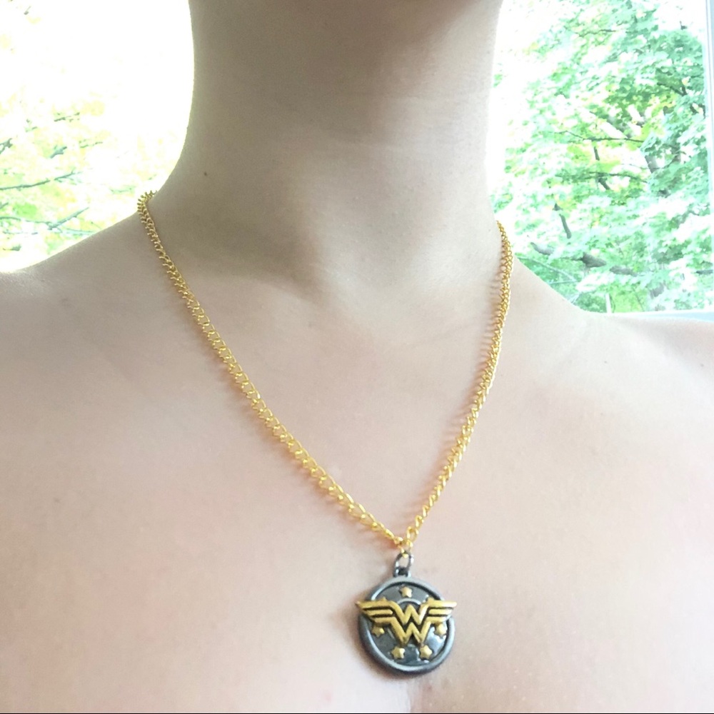 🍄 2/20 ~ Wonder Woman inspired necklace